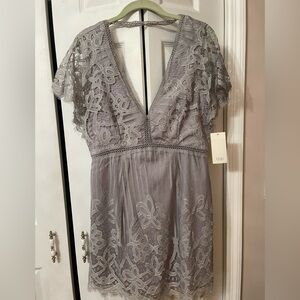 NWT TOBI Lina Lace, Grey/purple Lace Dress, beautiful detailing Size Large